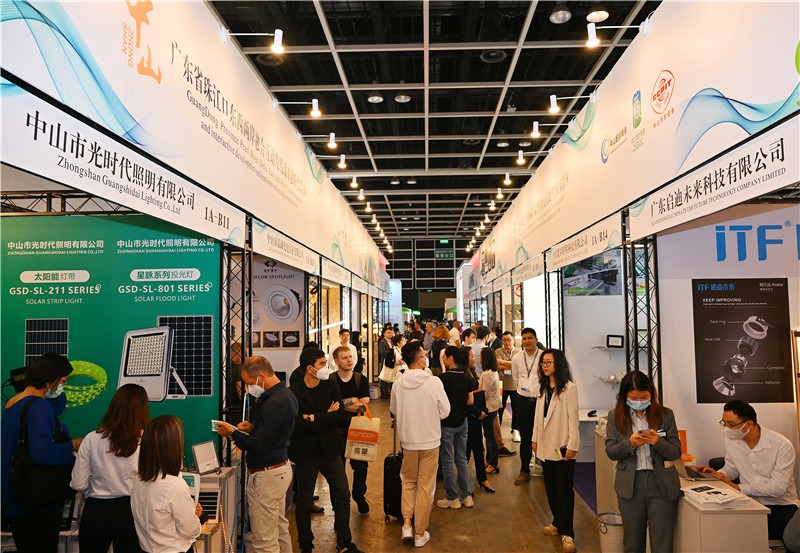 中山灯饰面向全球揽客！中山智慧照明馆亮相香港国际春季灯饰展(图1)