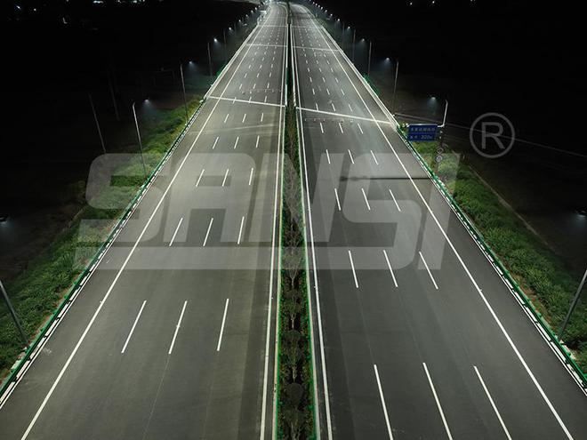道路照明灯的选择-三思LED路灯(图1)