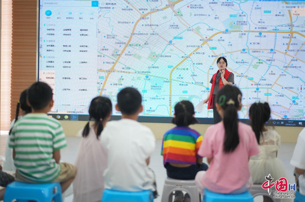 成都市城管委组织开展照明监管进校园、进社区公益活动(图2)