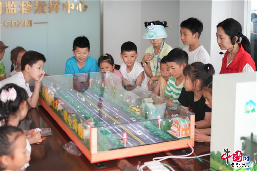 成都市城管委组织开展照明监管进校园、进社区公益活动(图4)