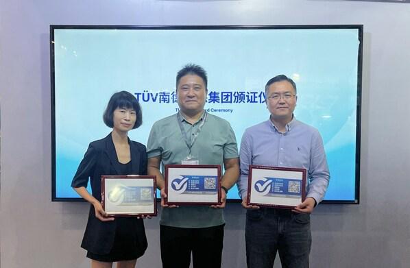 爱迪猫智能晨光护眼台灯获TÜV南德品鉴标签守护家庭明眸(图1)