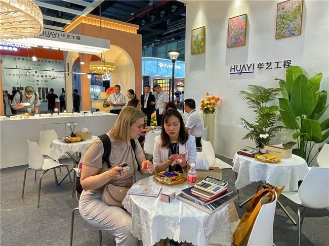 照亮行业未来共筑辉煌篇章 华艺照明与您相约光亚展！(图5)