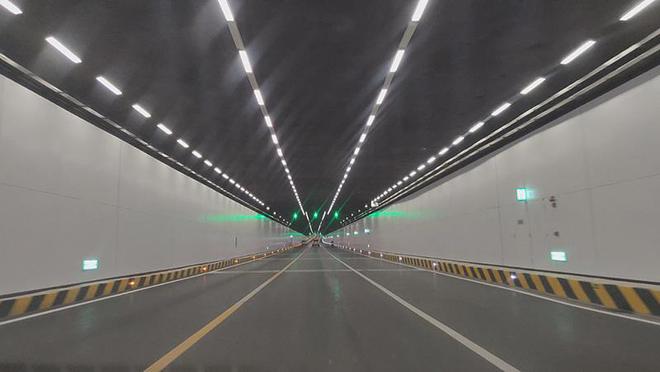 条形分体式隧道灯三思LED照明(图1)