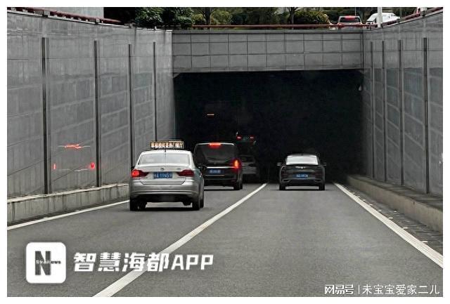 一片漆黑！福州一隧道内照明系统出现故障部门及时修复！(图1)