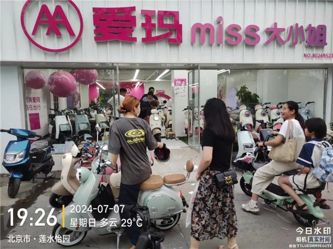 为家而生智能引领丨爱玛Q7系列电动车成为2024“暑期档”爆款(图1)