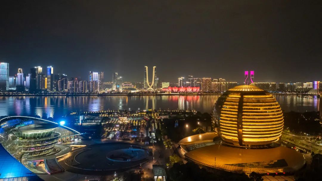 这个千万人口省会城市突然公告：灯光秀暂停景观照明非必要不开启！该市高温红色预警最高可达42℃！全国已有多地发出节约用电倡议书(图2)