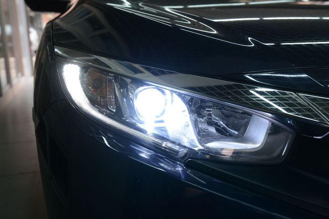 汽车大灯类型解析:LED与卤素灯的区别(图1)