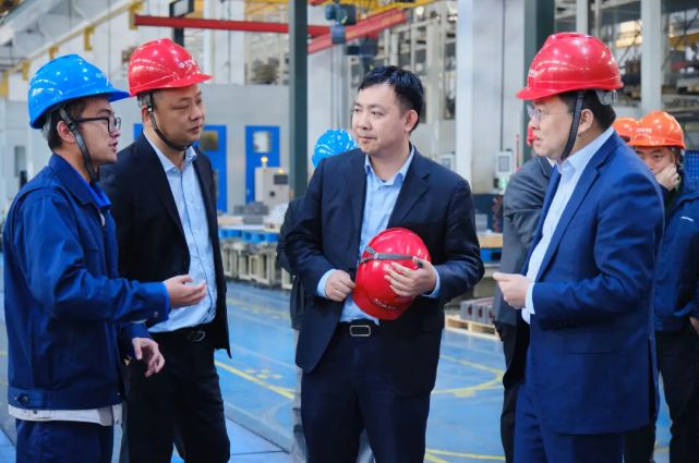 海天3300T双色机成功交付华域视觉开启汽车照明合作新篇章(图3)