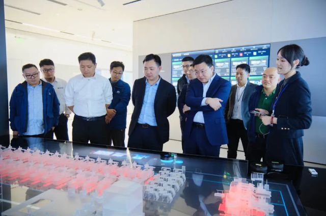 海天3300T双色机成功交付华域视觉开启汽车照明合作新篇章(图2)