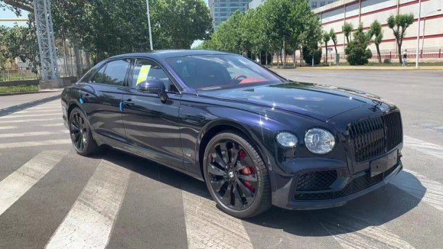 穆莱纳宾利飞驰轿车40V8最新款上市(图1)