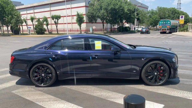 穆莱纳宾利飞驰轿车40V8最新款上市(图4)