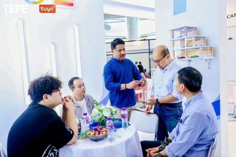 创新之光点亮绿色未来海外新设计携全新节能灯具亮相涂鸦智能全球生态展(图4)