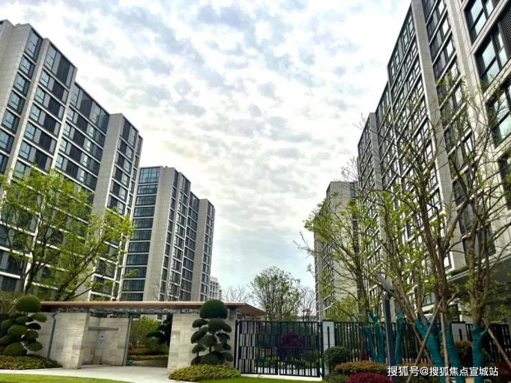 东苑古北悦公馆(上海)首页网站-2024楼盘评测_古北悦公馆最新价格配套户型丨最新房价+户型图+小区环境+配套+资讯+地铁距离+售楼处电话+一房一价(图1)
