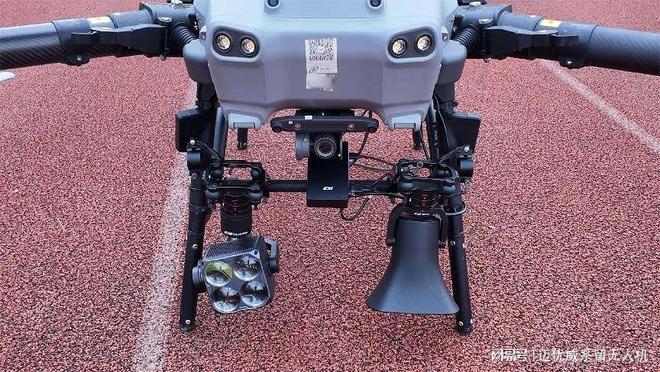 迈优威FC30S照明喊话探照灯综合挂载应用应用于城市综合管理(图1)