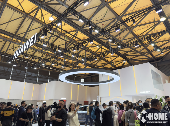 AWE2025沉浸式体验华为鸿蒙智家更智慧、更便捷、更安全(图1)