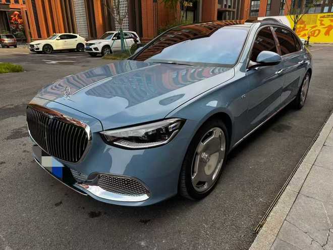 迈巴赫S680高定版内外搭配独特的瓷器蓝(图1)