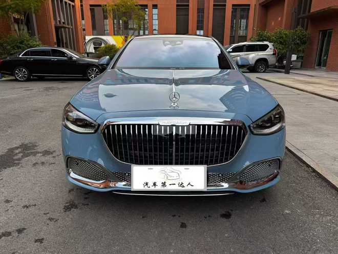 迈巴赫S680高定版内外搭配独特的瓷器蓝(图2)