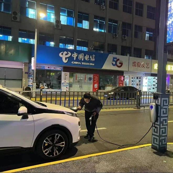 最新！智慧灯杆应用案例图集汇总智慧灯杆12大应用场景独家汇总(图2)