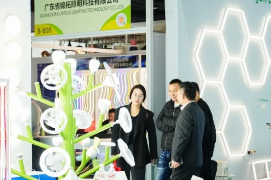 创意赋能创新引领创势未来——第32届古镇灯博会四大品类亮点引领产业新潮流(图7)