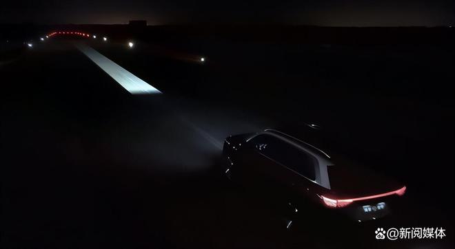 神奇问界M9“会拐弯的车灯”引爆智能驾驶新体验！(图3)