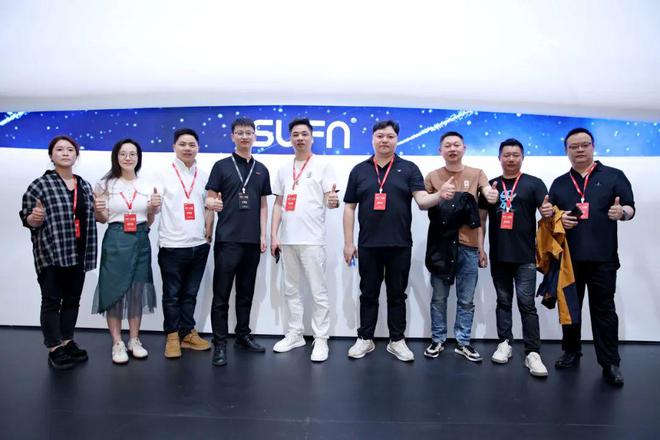 三峰照明1300㎡旗舰店曝光！创始人：坚持高投入研发！(图5)