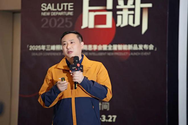 三峰照明1300㎡旗舰店曝光！创始人：坚持高投入研发！(图8)
