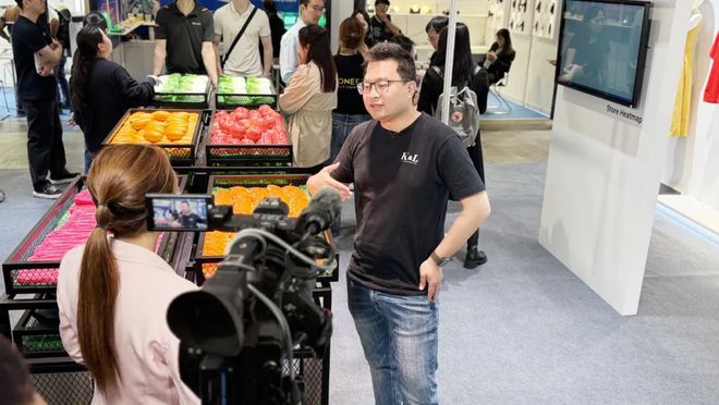 金流明AI照明2025香港春灯展大放异彩(图2)