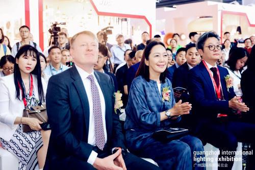 2025年广州国际照明展览会盛大开幕：全新“光场景实验室”活动系列隆重登场引领照明潮流共赴光照生活新征程(图1)