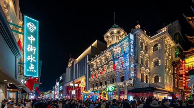 户外景观照明：点亮城市夜空的璀璨艺术(图2)