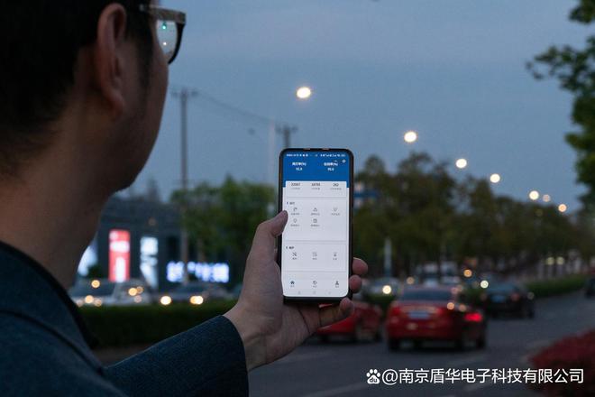 常熟：智慧路灯改造传统钠灯金卤灯清零节能40%以上(图1)
