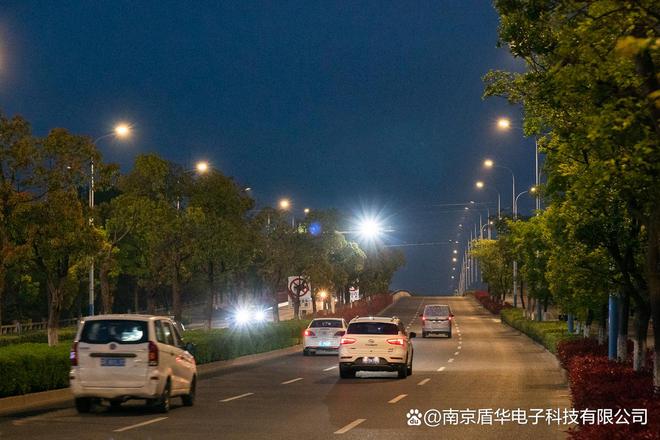 常熟：智慧路灯改造传统钠灯金卤灯清零节能40%以上(图2)
