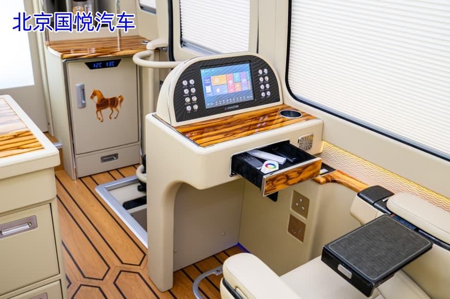 丰田考斯特10座带卫生间大型商务车北京落地多少钱(图4)
