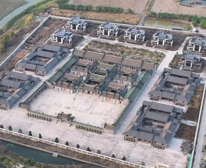 不到一周违建英之园披上绿网从雄伟建筑到空留叹息(图13)