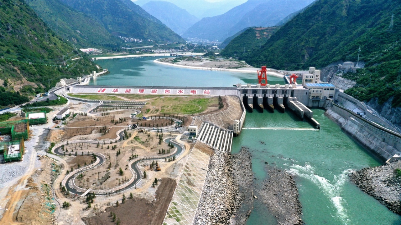 国内隧洞最大引水式电站——硬梁包水电站投产发电(图1)