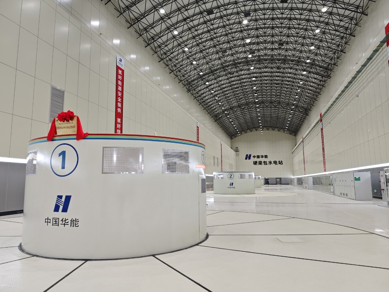 国内隧洞最大引水式电站——硬梁包水电站投产发电(图2)