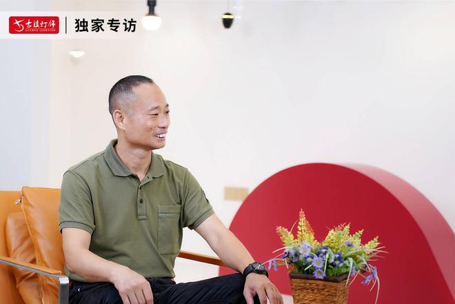 古镇灯饰传媒专访：宏光照明董事长黄亮竣亲述24年追光路！(图2)
