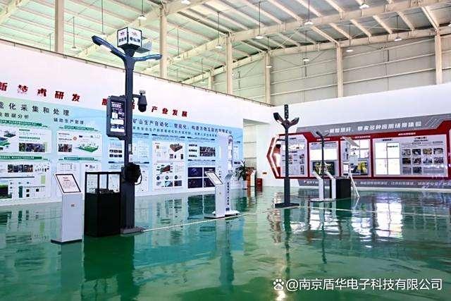 一批智慧路灯启用能照明、监控、广播、充电……(图6)