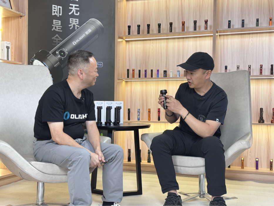 傲雷Olight行者Pro国内首发携手探险家朱炜强见证户外照明技术突破(图2)