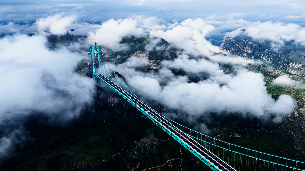 一桥破空入画中!花江峡谷大桥一座架在喀斯特上的世界奇迹(图2)