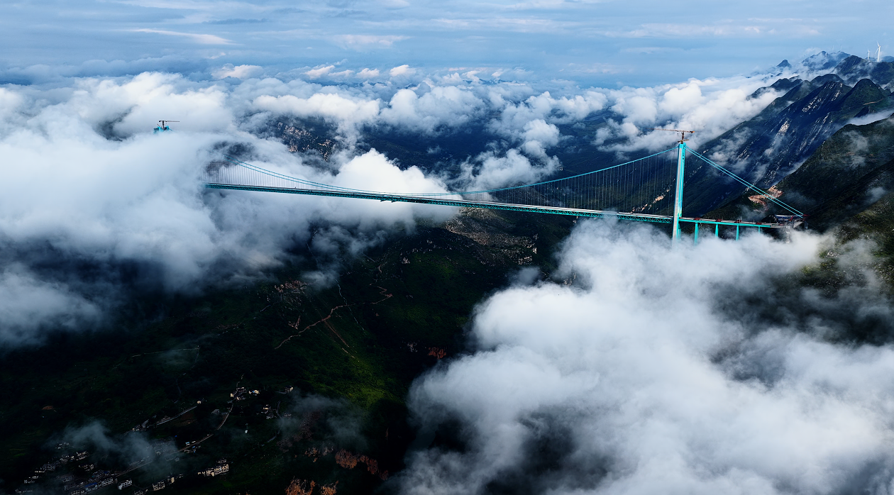 一桥破空入画中!花江峡谷大桥一座架在喀斯特上的世界奇迹(图4)