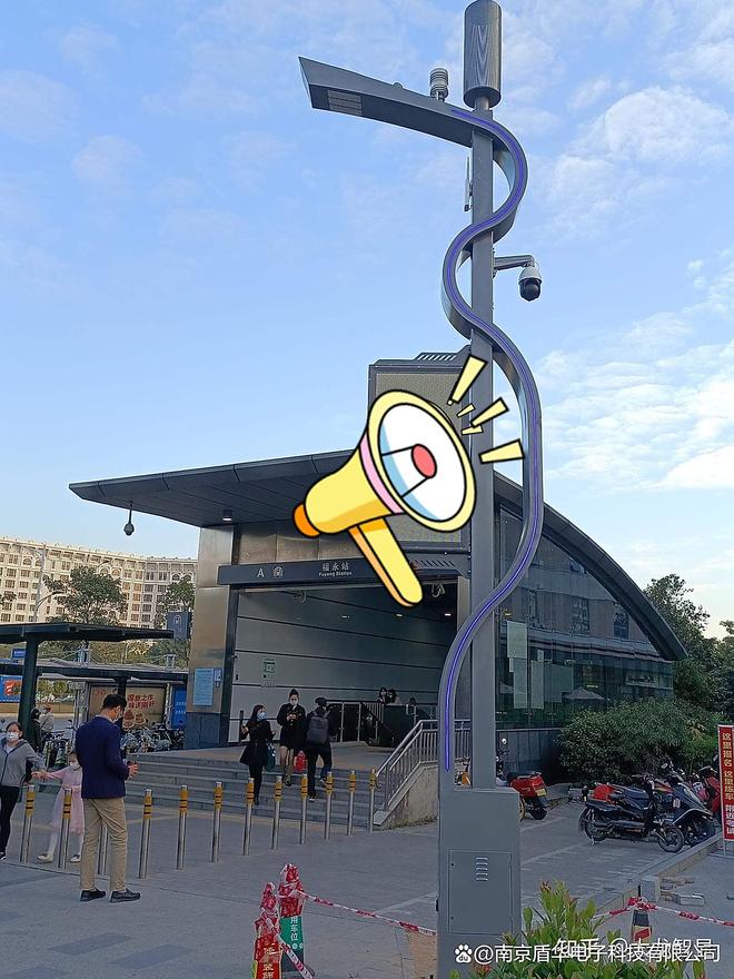 LED智慧路灯杆屏:赋能地铁站点亮智慧出行新图景(图1)