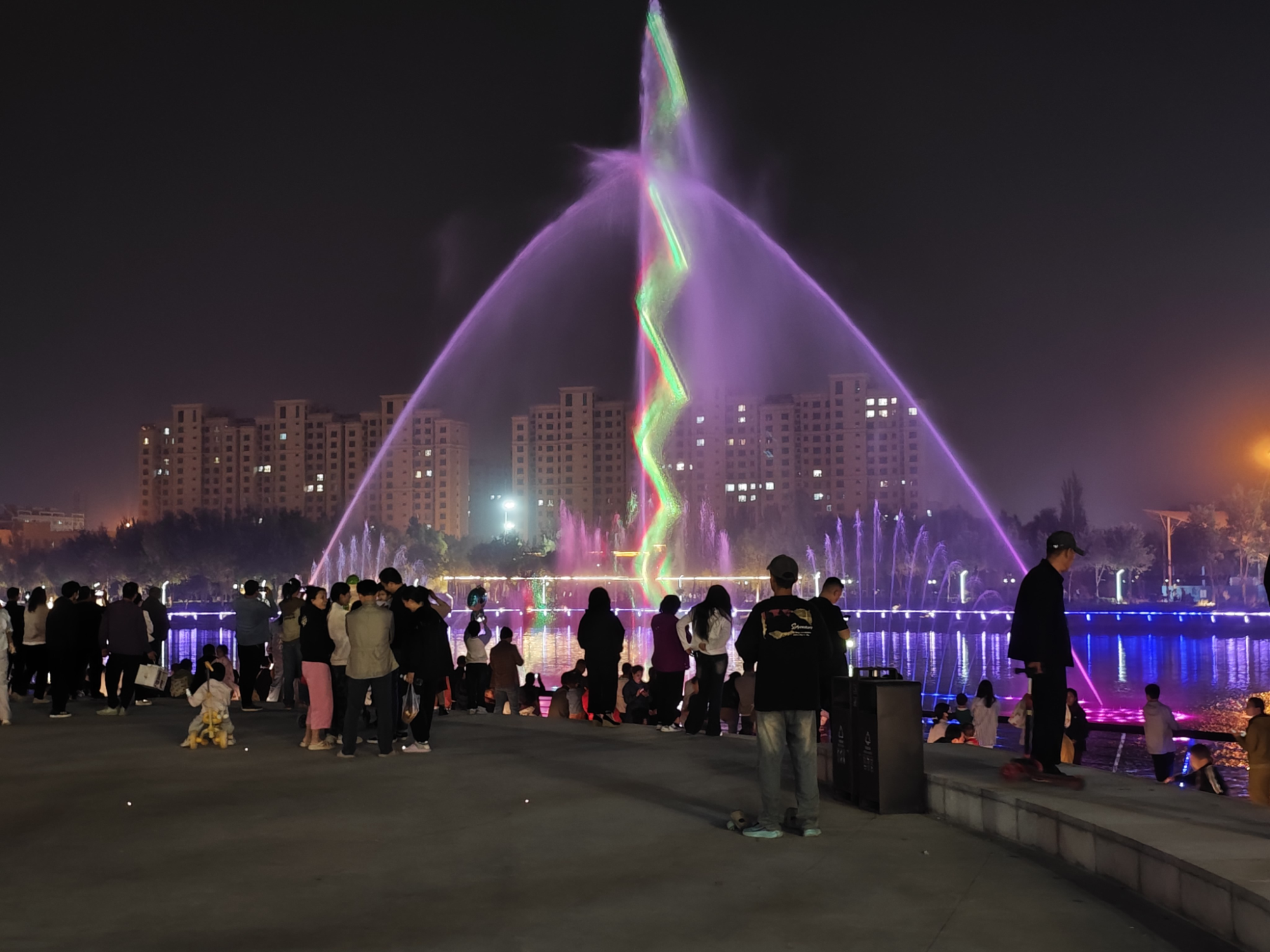 巴楚县城焕新颜河畔绘就幸福生活(图2)