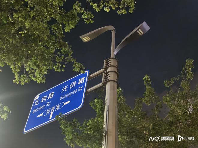 光明一片区智慧杆被指“不智慧”部门:已整改(图1)