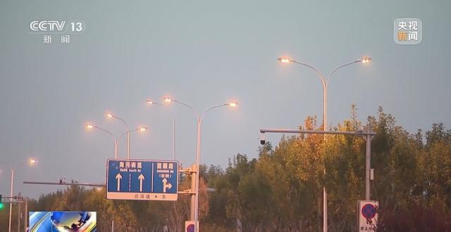 城市微更新多地路灯“一键换装”点“靓”街头(图2)