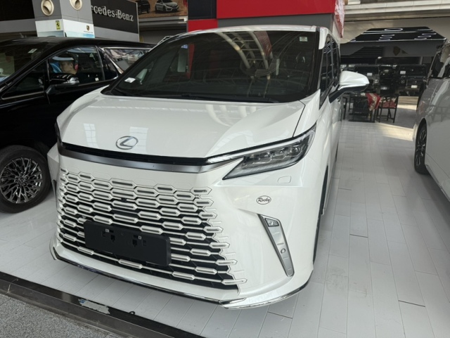 2025款雷克萨斯LM350h25七座港口现车优惠5万(图1)