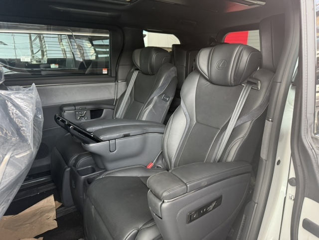 2025款雷克萨斯LM350h25七座港口现车优惠5万(图3)