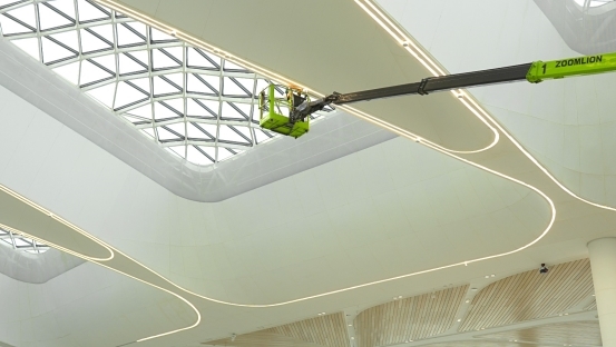 缔造湾区光影新地标：佛山照明点亮广州白云国际机场T3航站楼(图3)