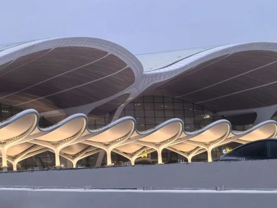 缔造湾区光影新地标：佛山照明点亮广州白云国际机场T3航站楼(图5)