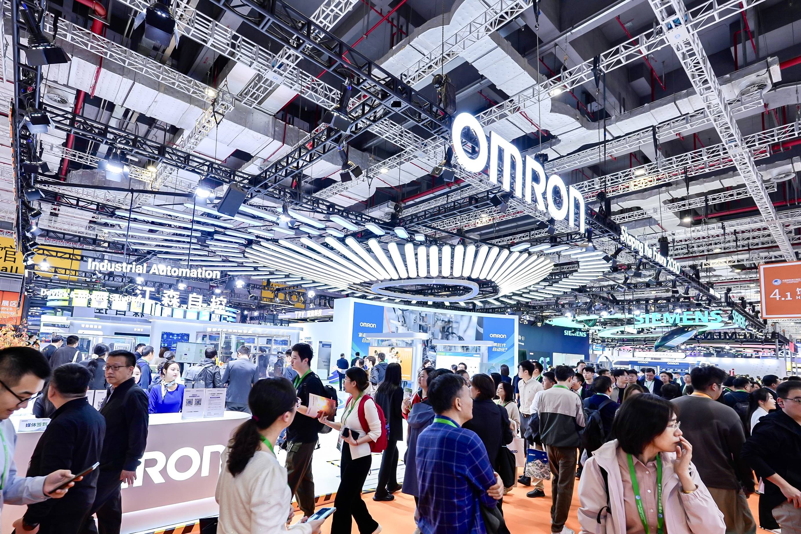 八赴进博共绘进彩欧姆龙以新质时代自动化+共筑价值新生态(图1)