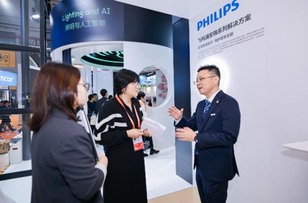守创新让世界更美好昕诺飞携“照明黑科技”闪亮进博会(图1)